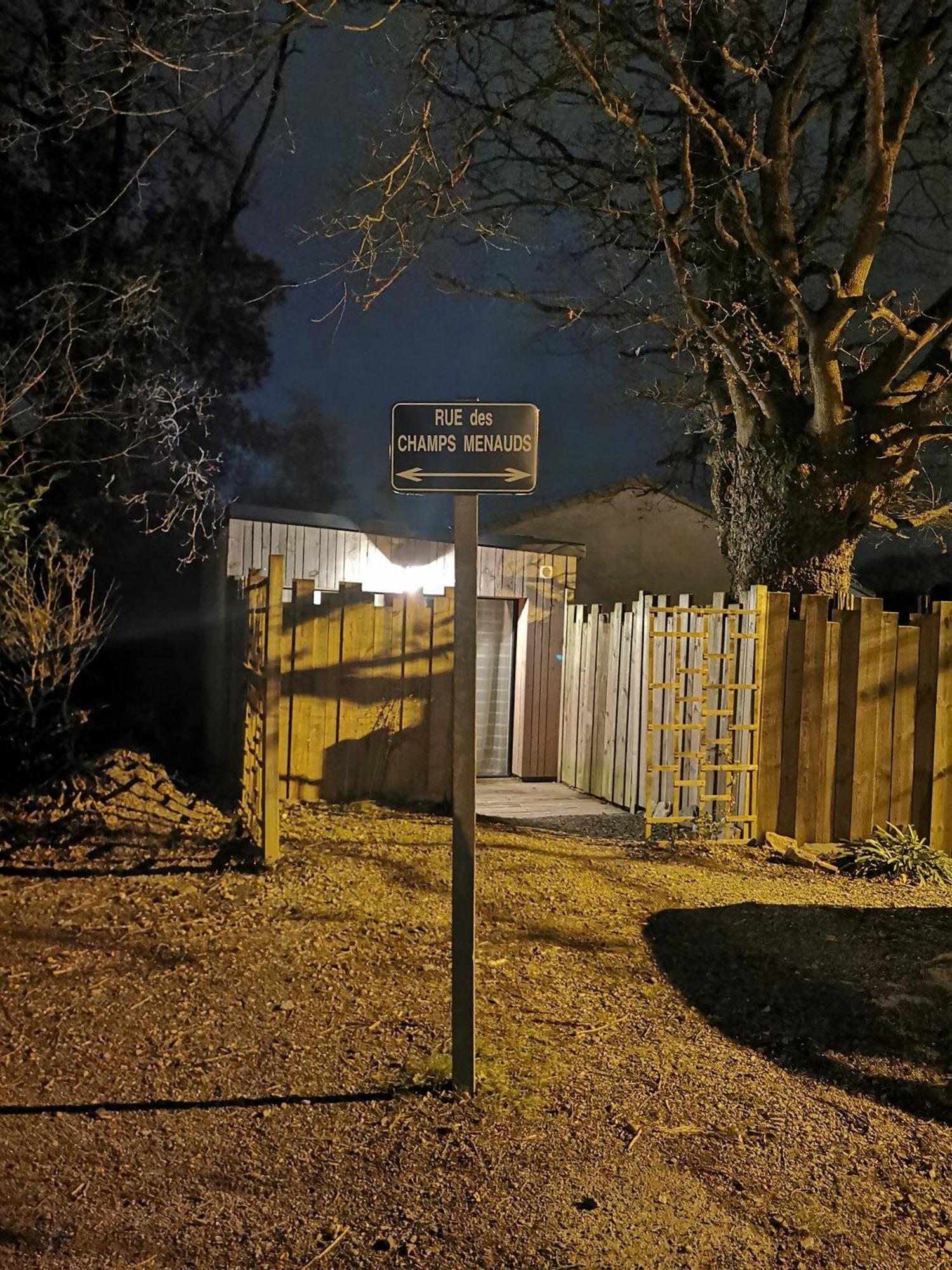 Au Poeme Du Chene, Logement Independant, Calme, Parking Gratuit Basse-Goulaine Bagian luar foto